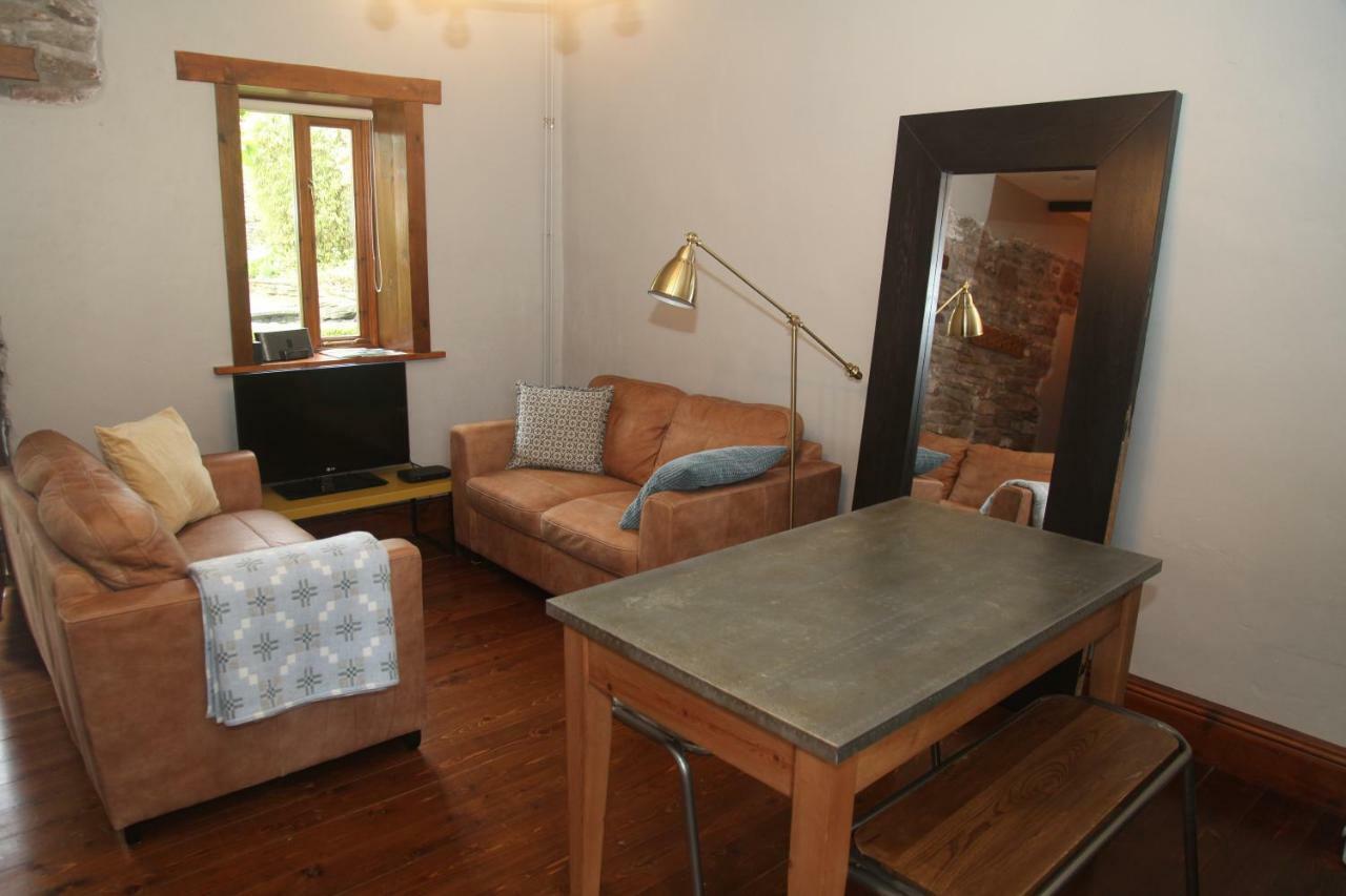 Ty Carreg Fach Staycation Cottage カーディフ エクステリア 写真