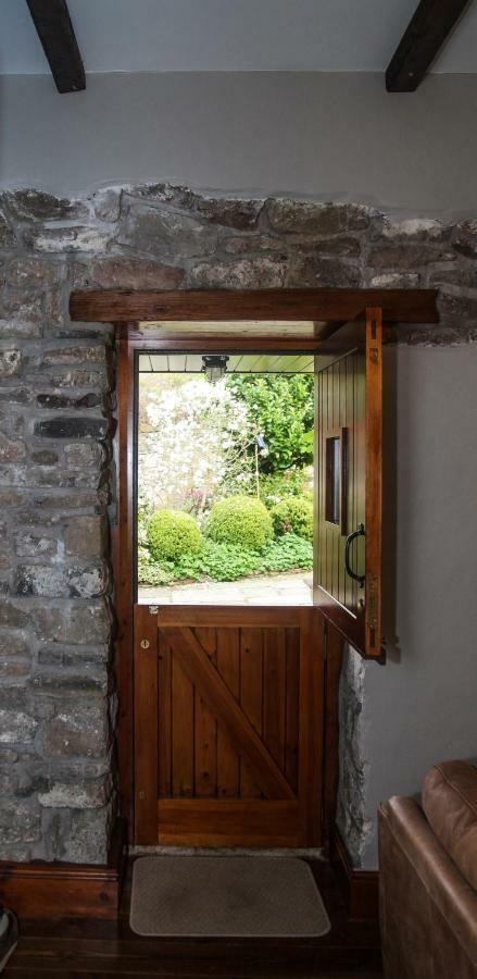 Ty Carreg Fach Staycation Cottage カーディフ エクステリア 写真